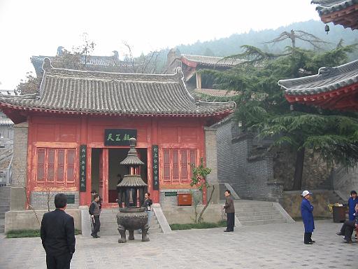 IMG075LuoYang_LongmenGrottoes.JPG
