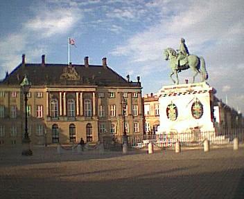 CPH011010_12_Amalienborg.JPG